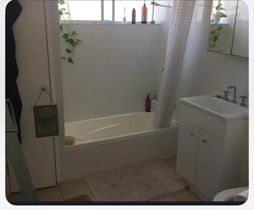 $350, Flatshare, 2 bathrooms, Alexandra Headland QLD 4572