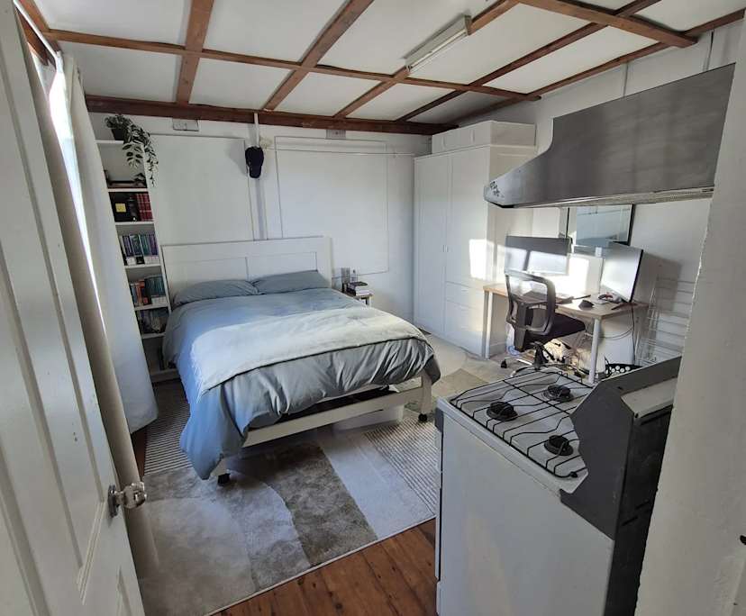 Room in a share house