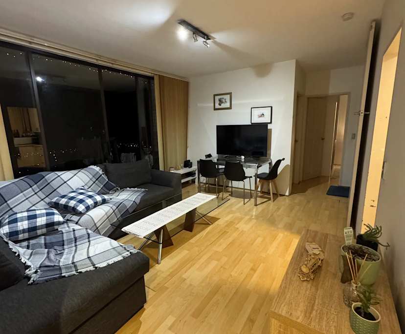 Furnished room in a flatshare
