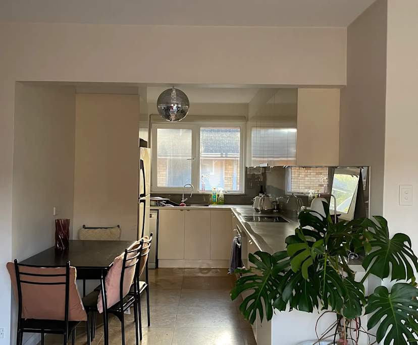 Furnished room in a flatshare