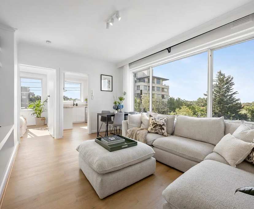 Whole property with 1 room for rent