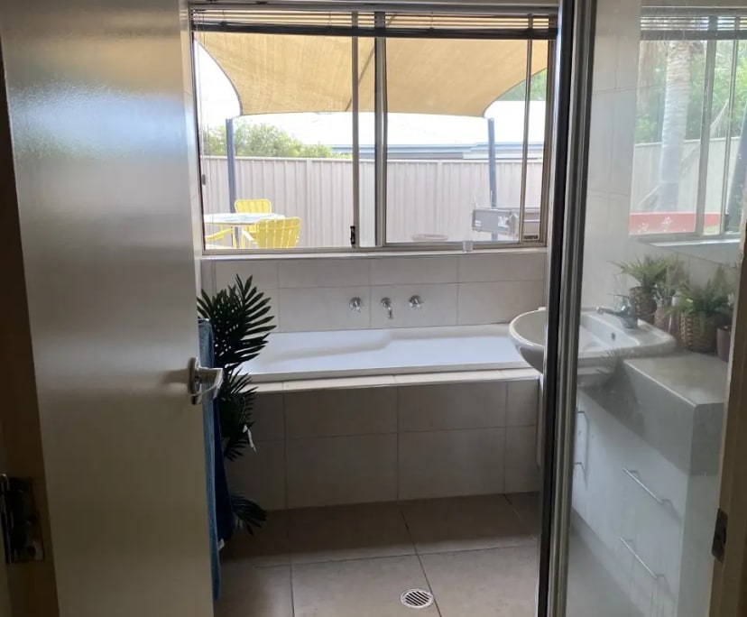 Room for Rent in Wodonga, VIC 160, Flexible with