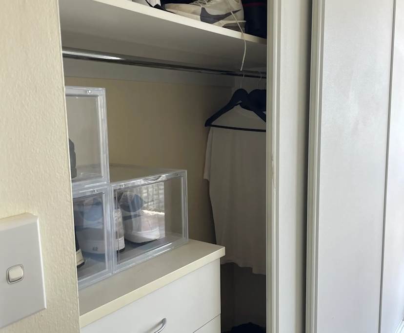 $275, Flatshare, 2 bathrooms, Surfers Paradise QLD 4217