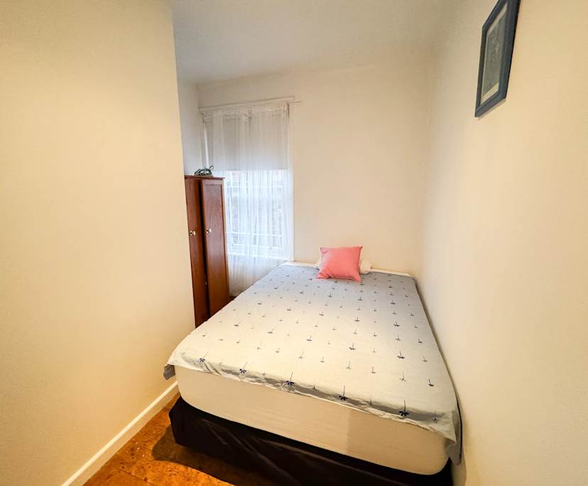 $350, Share-house, 6 bathrooms, St Kilda VIC 3182