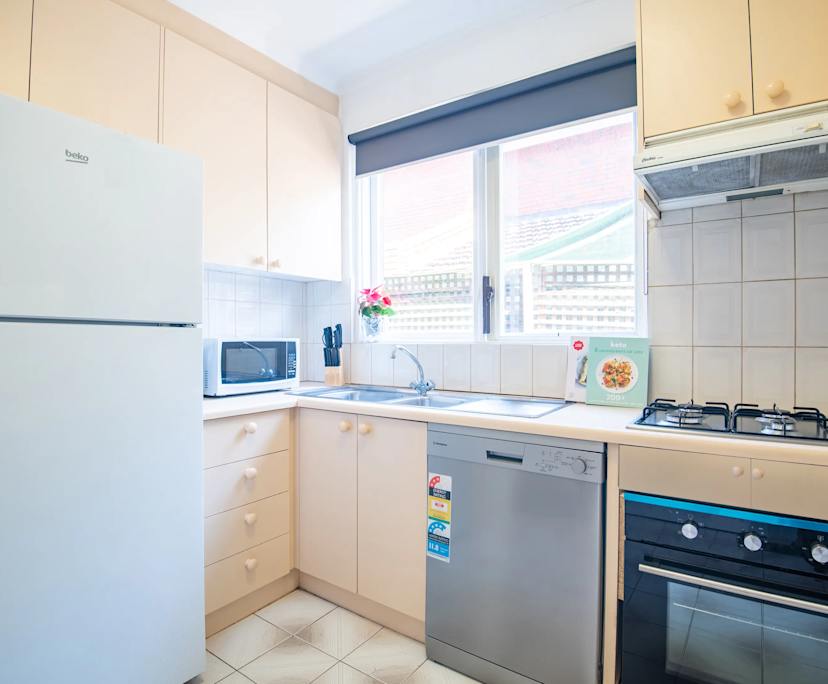 $800, Whole-property, 2 bathrooms, Saint Kilda East VIC 3183