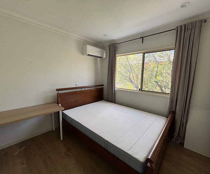 Furnished room with ensuite in a flatshare
