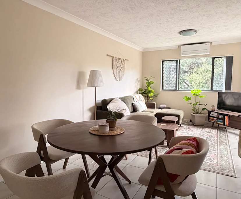 Furnished room with ensuite in a flatshare