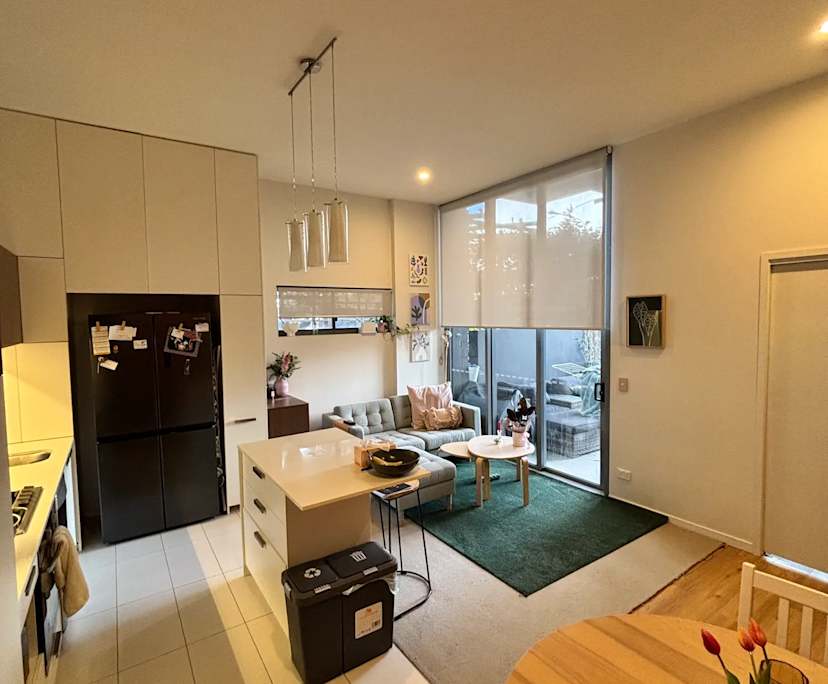 Furnished room with ensuite in a flatshare