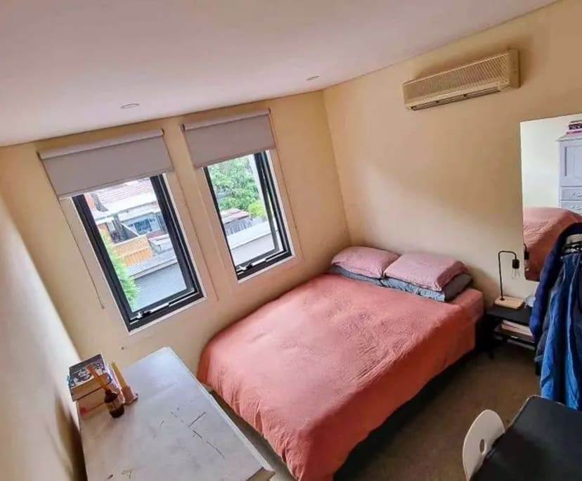 Room for Rent in Newtown, Sydney 275, Unfurnished...