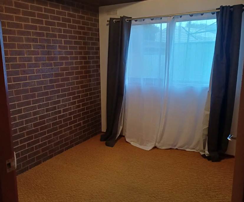 Unfurnished room in a flatshare