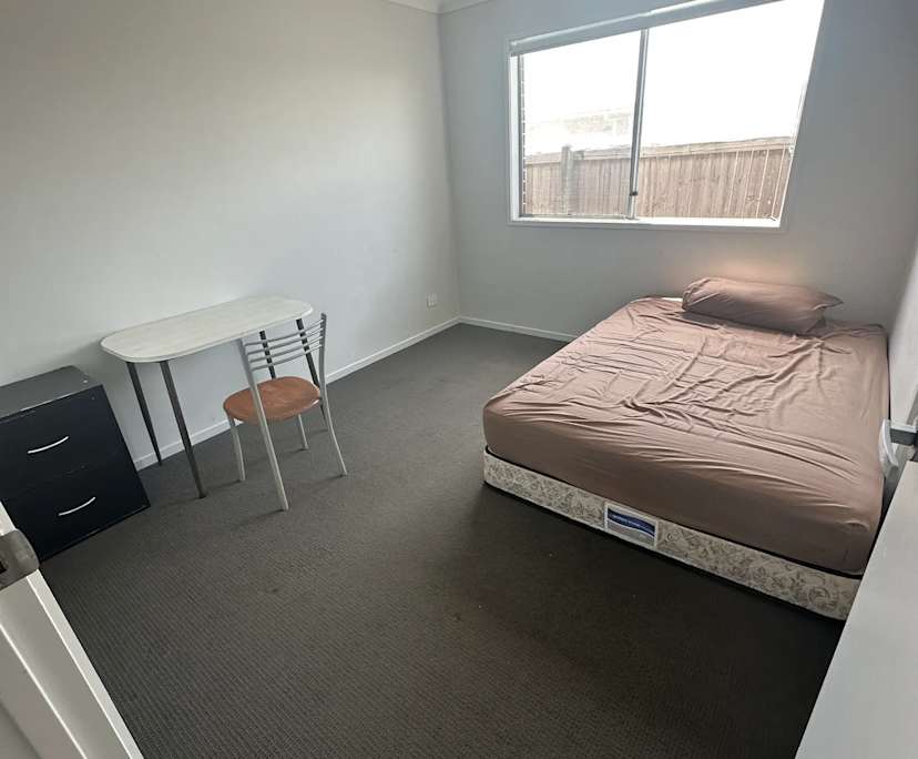 Room in a share house