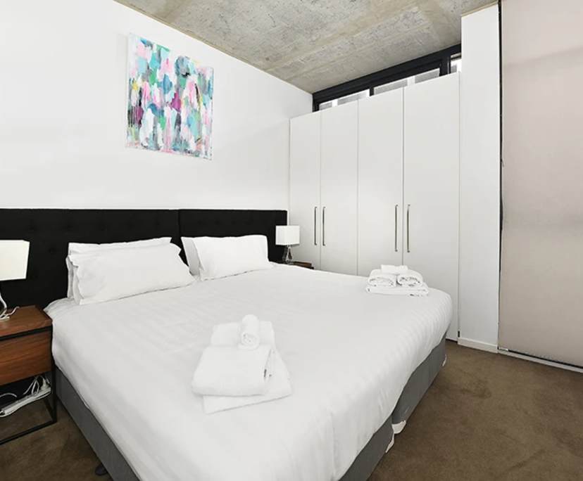 $725, 1-bed, 1 bathroom, Melbourne VIC 3004