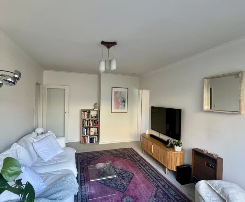 Furnished room in a flatshare