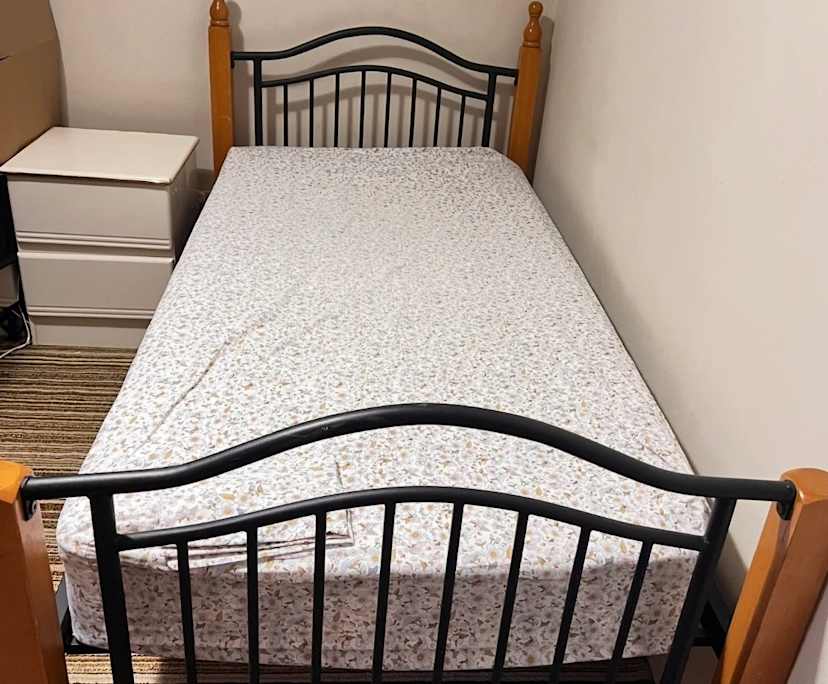 Furnished room in a flatshare