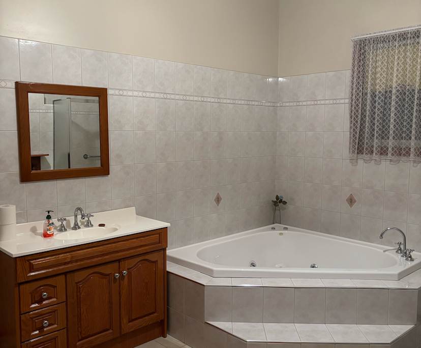 $300, Share-house, 4 bathrooms, Ascot Vale VIC 3032