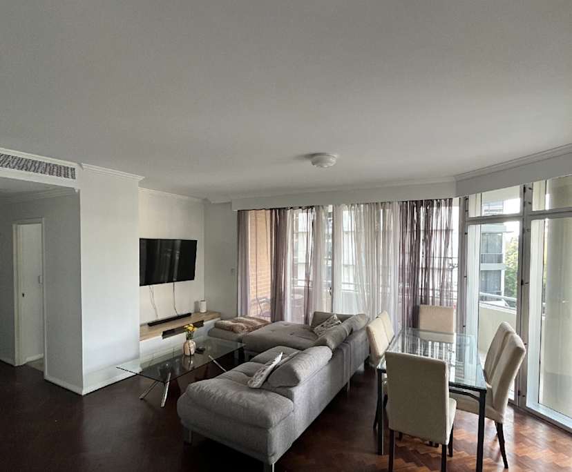 Furnished room in a flatshare