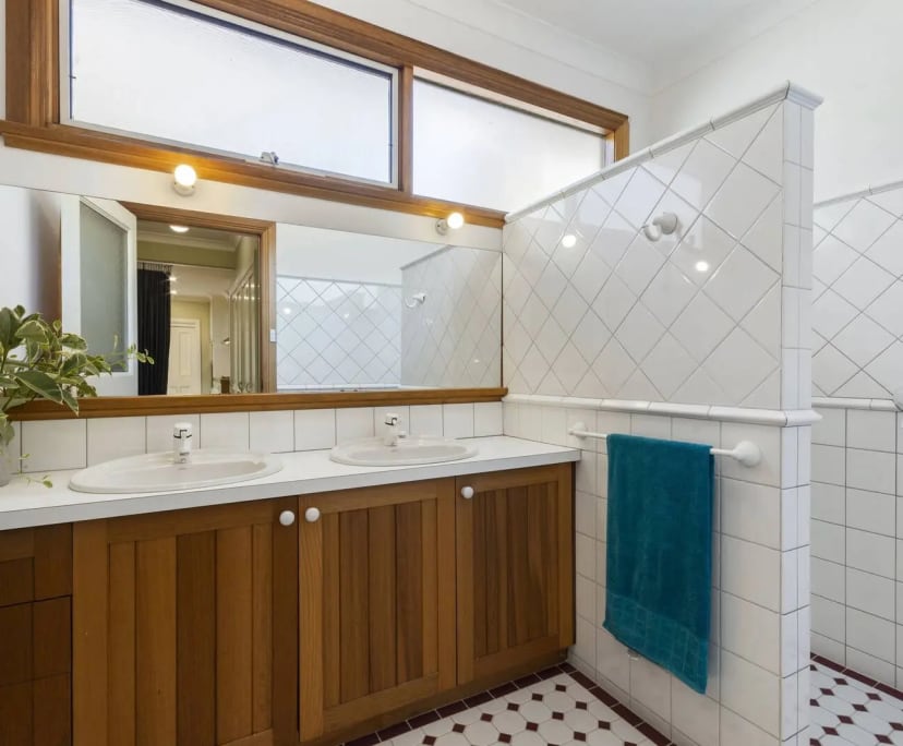 $350, Share-house, 3 bathrooms, Rippleside VIC 3215