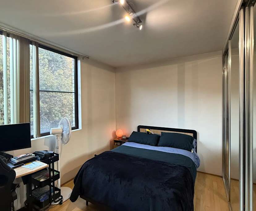 Furnished room in a flatshare