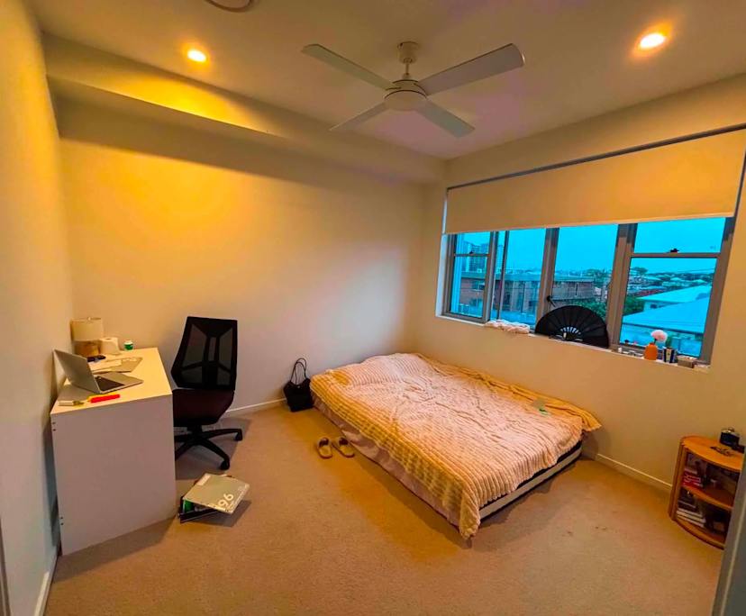 Furnished room with ensuite in a flatshare