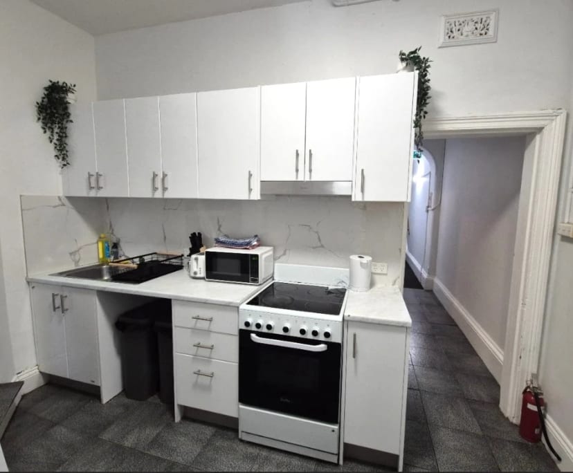 $350, Flatshare, 6 bathrooms, Newtown NSW 2042