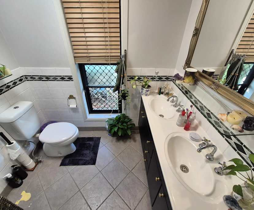 Room with ensuite in a share house
