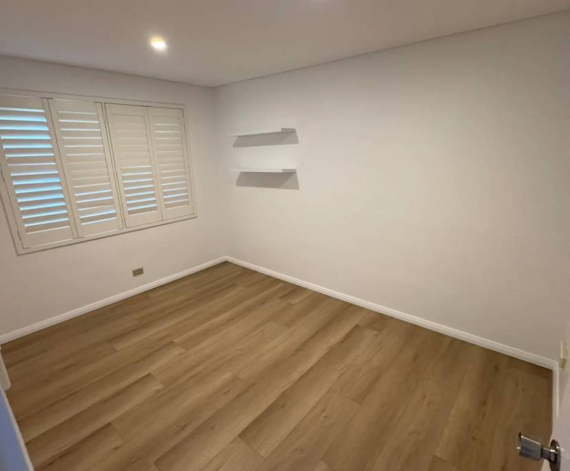 Unfurnished room in a flatshare