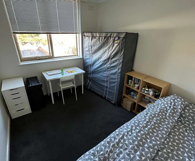 Furnished room in a flatshare