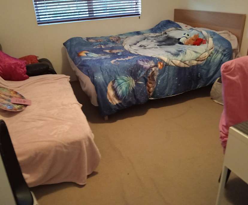 Furnished room with ensuite in a flatshare