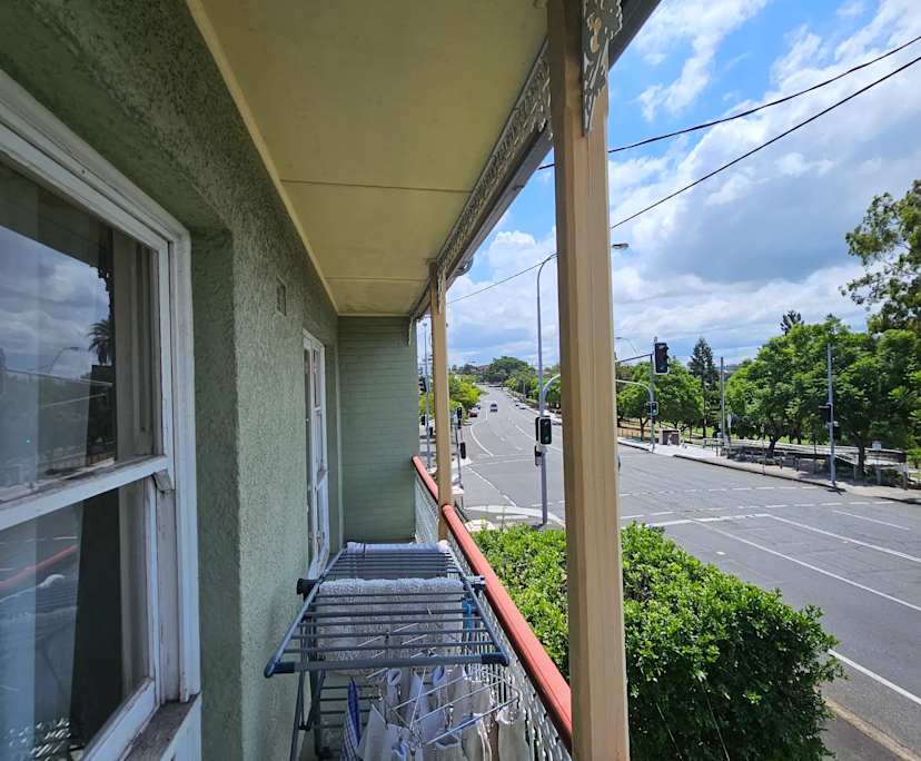 $300, Flatshare, 2 bathrooms, Spring Hill QLD 4000