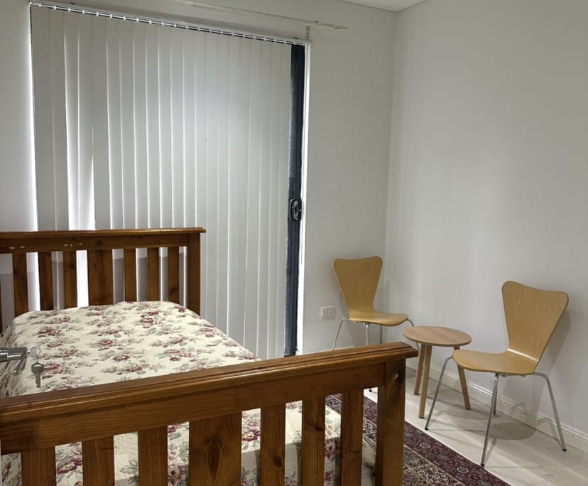 Furnished room in a flatshare