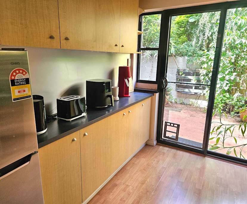 $350, Flatshare, 2 bathrooms, Taringa QLD 4068