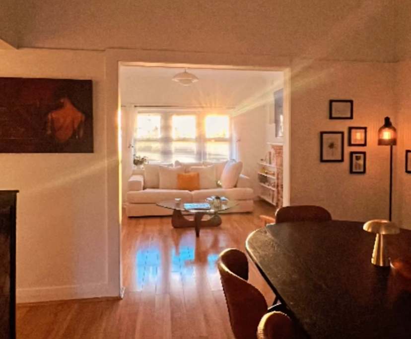 $1,300, Homestay, 2 bathrooms, Kingsgrove NSW 2208