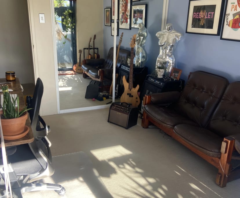 Unfurnished room in a flatshare