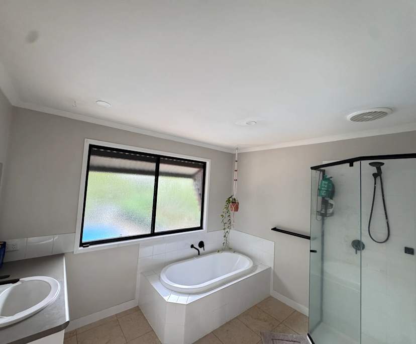 $350, Share-house, 4 bathrooms, Jubilee Pocket QLD 4802