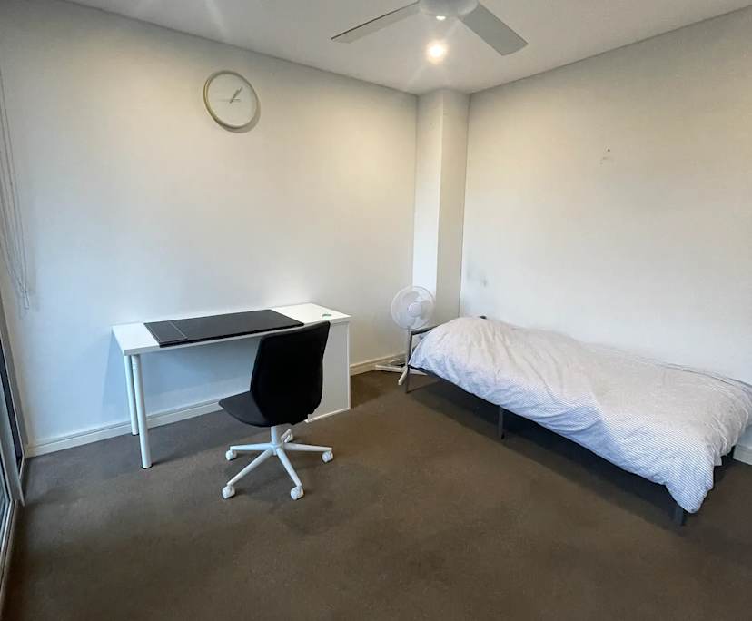 Furnished room in a flatshare