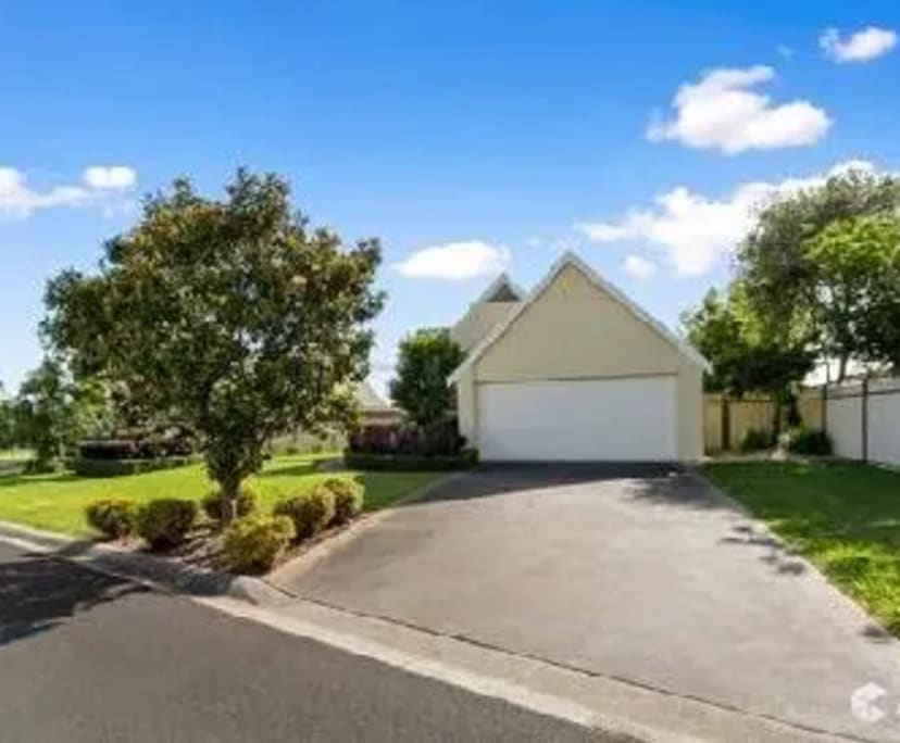 Room for Rent in Traralgon, VIC 250, Furnished, O...