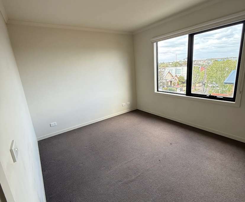 Unfurnished room with own bathroom