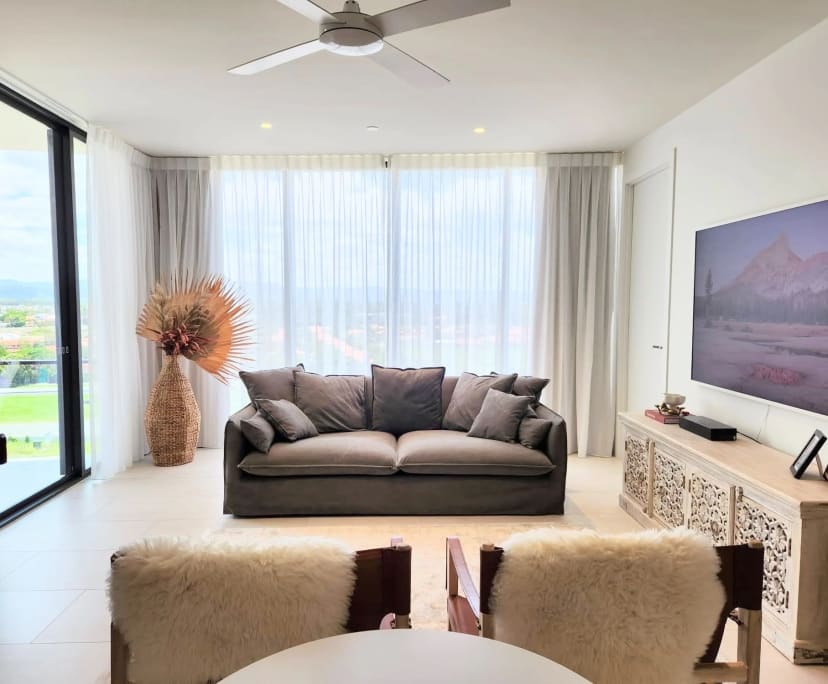 Furnished room with ensuite in a flatshare