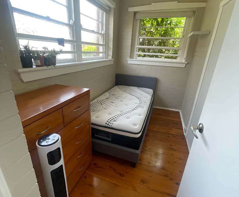 Furnished room in a flatshare