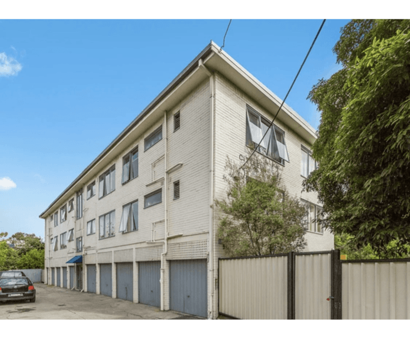 Unfurnished room in a flatshare
