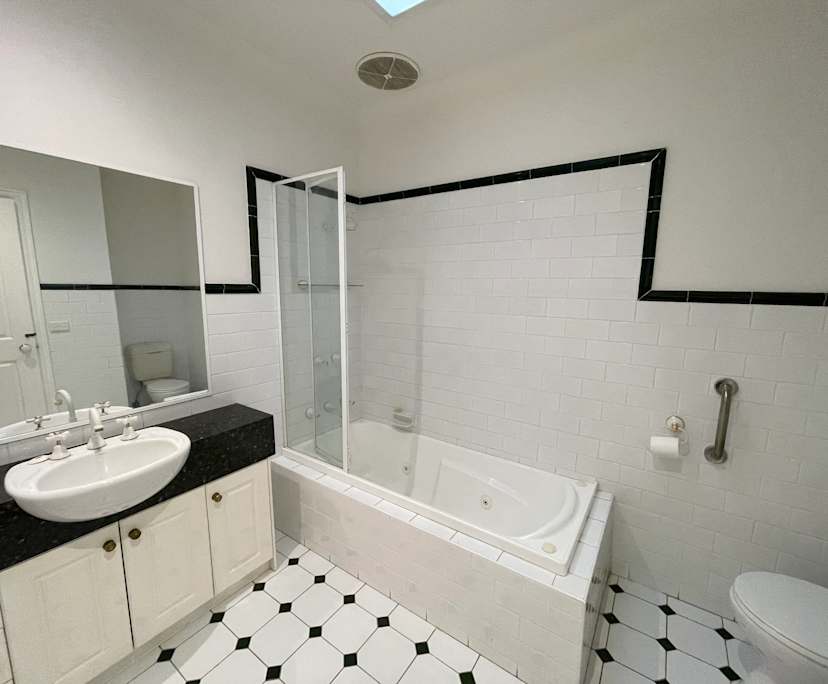 $350, Share-house, 3 bathrooms, Carnegie VIC 3163