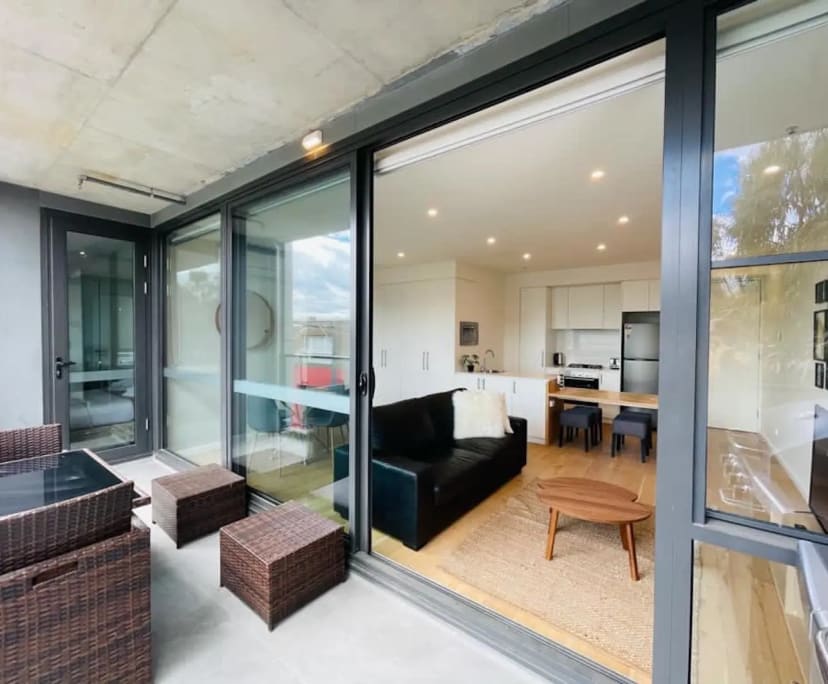 $950, Whole-property, 2 bathrooms, St Kilda VIC 3182