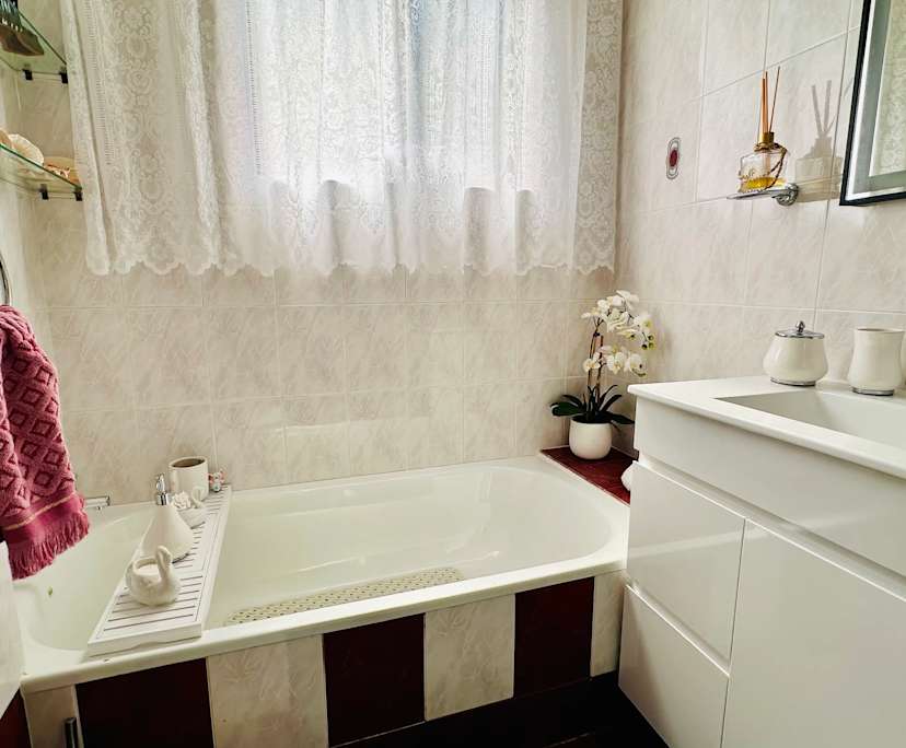 $1,400, Whole-property, 2 bathrooms, Randwick NSW 2031