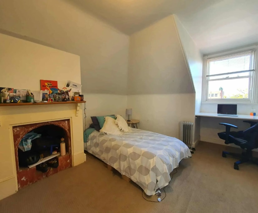 Unfurnished room in a share house