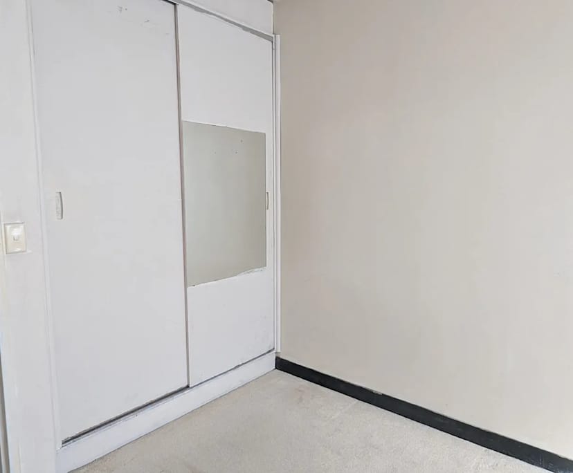 Unfurnished room in a flatshare