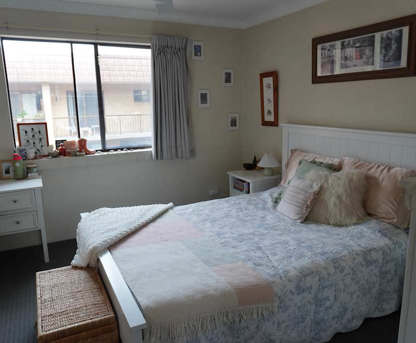 Furnished room with ensuite in a flatshare