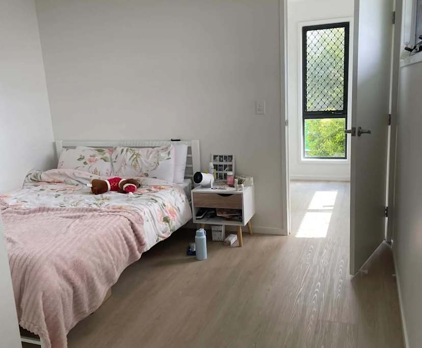 Furnished room with ensuite in a flatshare
