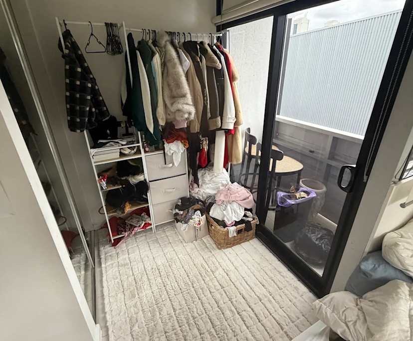 $320, 1-bed, 1 bathroom, South Yarra VIC 3141