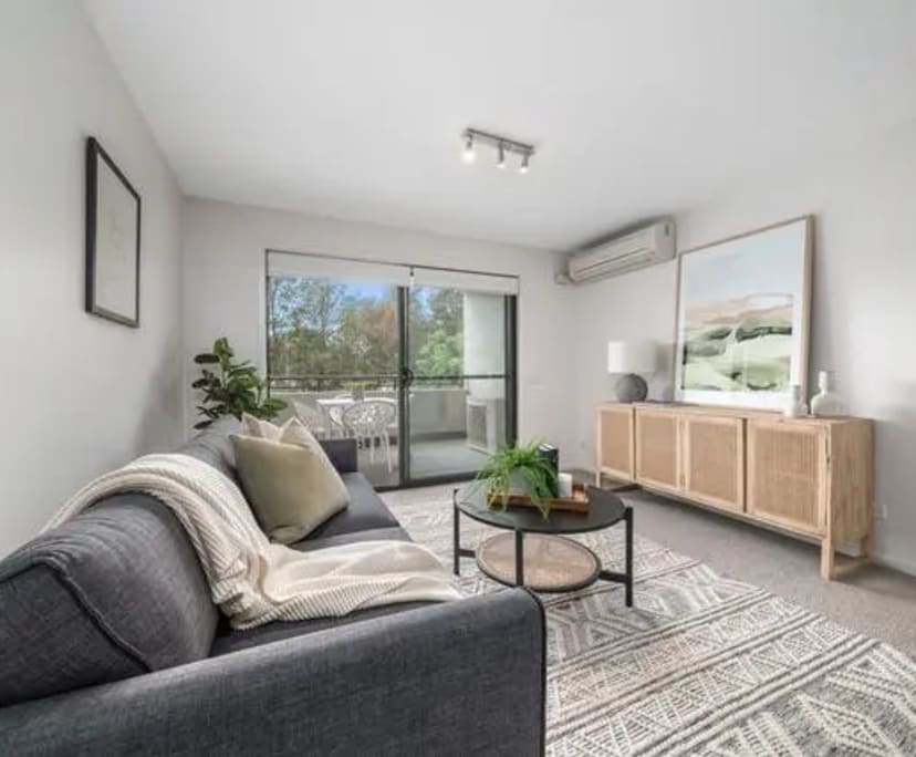 Unfurnished room in a flatshare