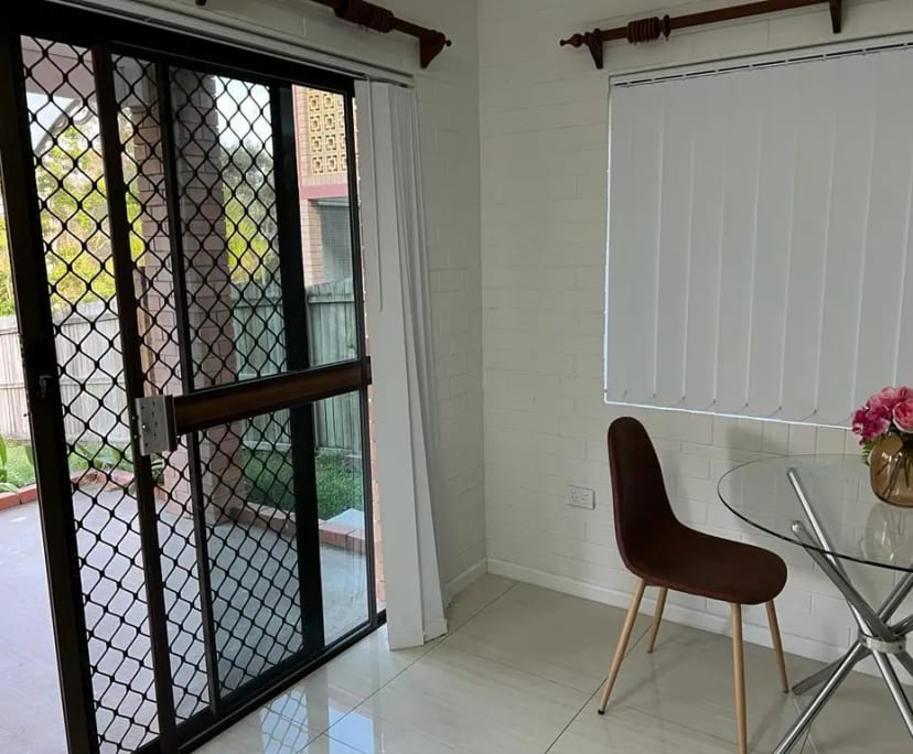 $460, Studio, 1 bathroom, Camp Hill QLD 4152